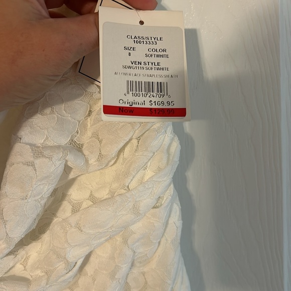 Size 8. DB studio strapless wedding dress. - Picture 4 of 4